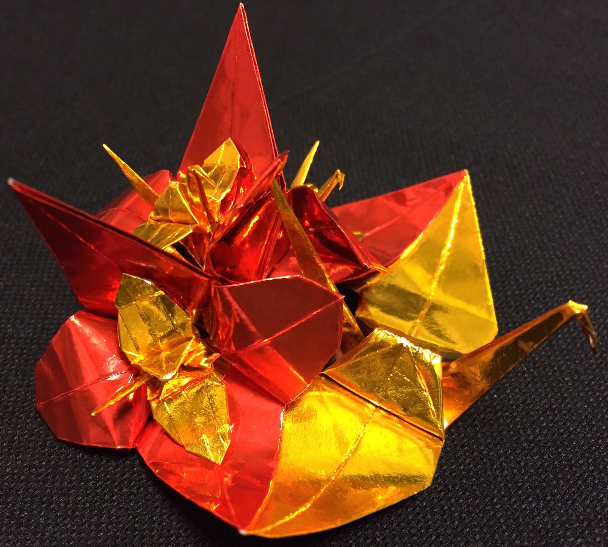 折り鶴職人 花鶴製作者 綺麗に折る その真髄を表現した激ムズ作品 両面ホイール紙 赤 金 1枚で製作 指紋が付かないようにゴム手袋着用 そして傷 シワ 指紋を一切付けないように何時間もかけて作り上げる そして最後はニスを塗る アルミ 折り鶴職人 花鶴製作者 綺麗に折る その真髄を表現した激ムズ作品 両面ホイール紙 赤 金 1枚で製作 指紋が付かないようにゴム手袋着用 そして傷 シワ 指紋を一切付けないように何時間もかけて作り上げる そして最後はニスを塗る アルミ