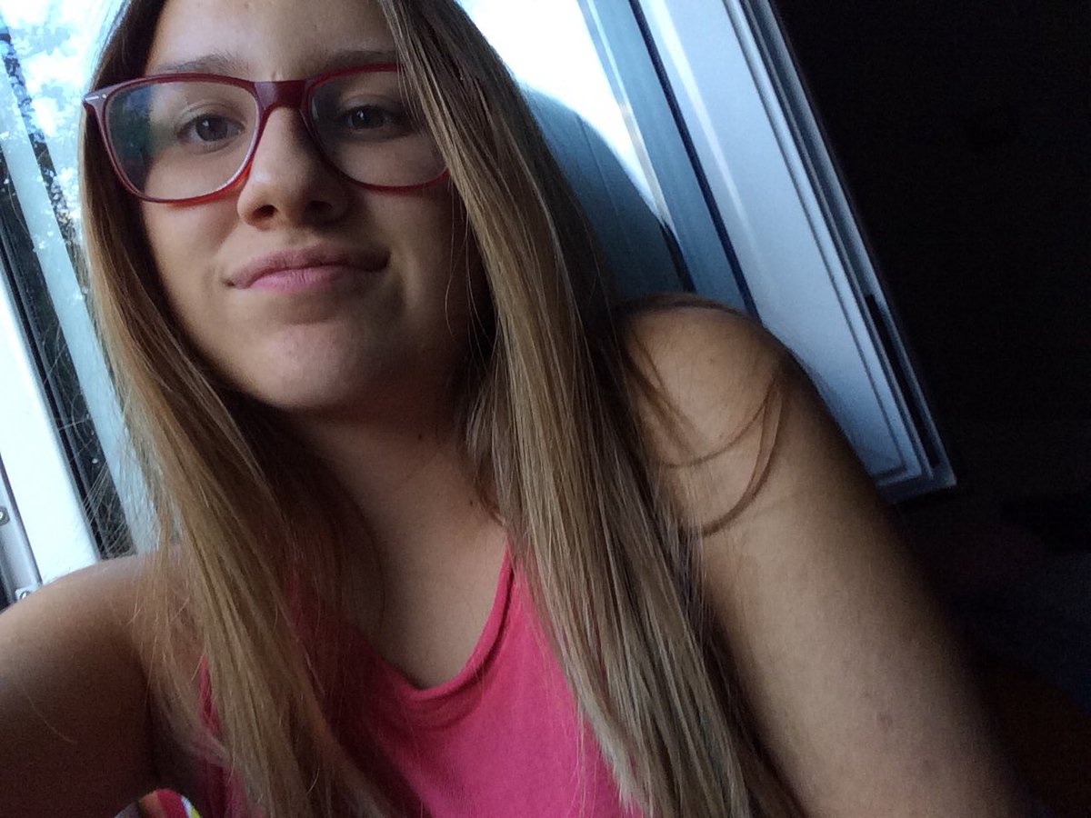 illuminateviews's tweet photo. heyyyyy, i’m joana and i’m from portugal. i love music and traveling! also i love you @nashgrier  #SelfieForNash https://t.co/8yZIr1Ex5Q