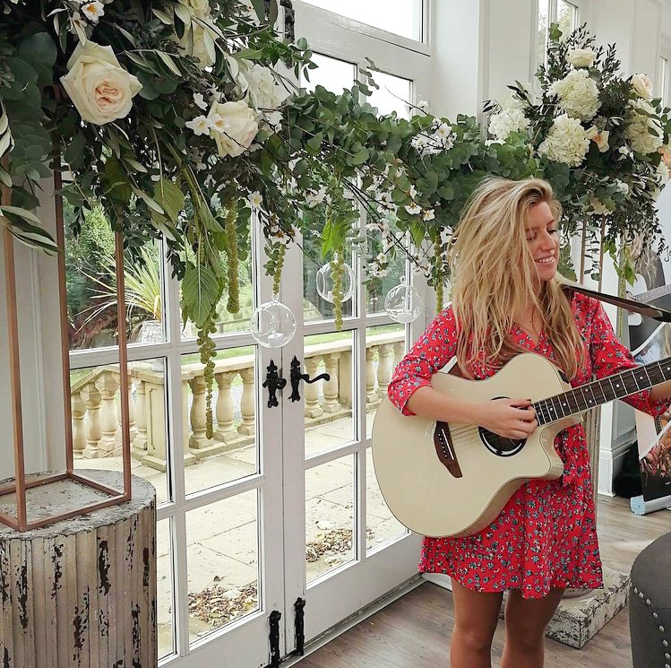 Proud to be a recommended supplier at the stunning <a href="/woodhill/">Noreen Moran</a> floral prettiness by the amaze <a href="/FleurCoutureFD/">Fleur Couture</a> as my backdrop 😍🌹🌿