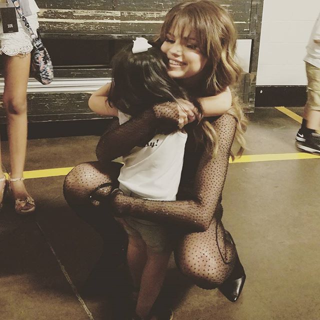 SelGomezLts's tweet photo. fam ♥♥♥ https://t.co/7FDN0SgMyy
