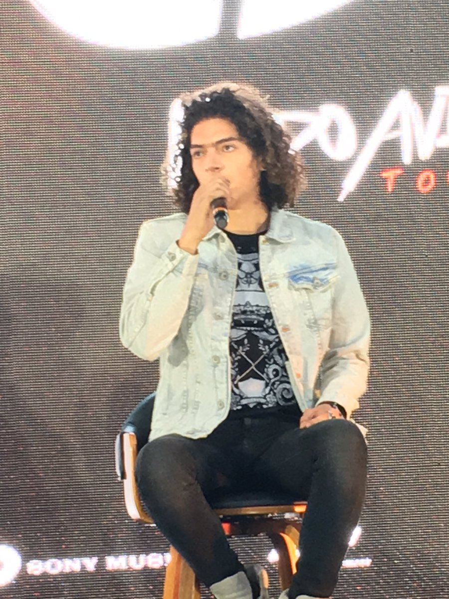 15a20's tweet image. Aww! @freddyleyva dice que están orgullosos de que sus fans organizaron centros de acopio tras el sismo. 😭💖