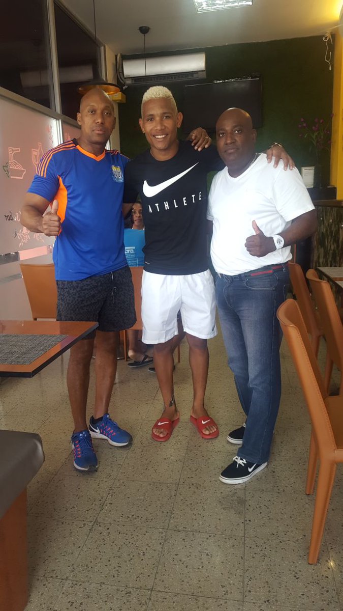 NEW_YORK_FC's tweet photo. Convocado a la selección para amistoso con Granada uno de @NEW_YORK_FC Ronaldo Dinolis @GavidiaMiller @jaimemillerg  @Ricardochavezw https://t.co/wlp0bDlktj