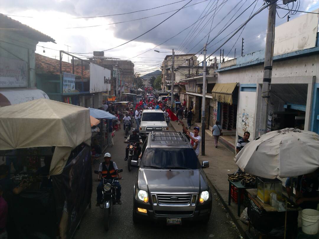 cuentanueva2018's tweet photo. #VenezuelaVictoriaPopular Gran Caravana del Triunfo recorre las calles de Villa de Cura #MarcoTorresGobernador @RMarcoTorres @mreyesPSUV https://t.co/u1w7TMScPB