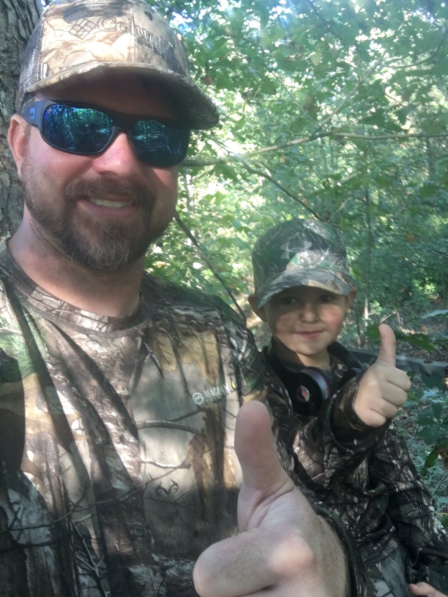 TheFast49's tweet photo. Blane's 1st hunt climbed the stand like a champ. Now we just swaying in the wind waiting.....🦌 https://t.co/JOonqyguIE