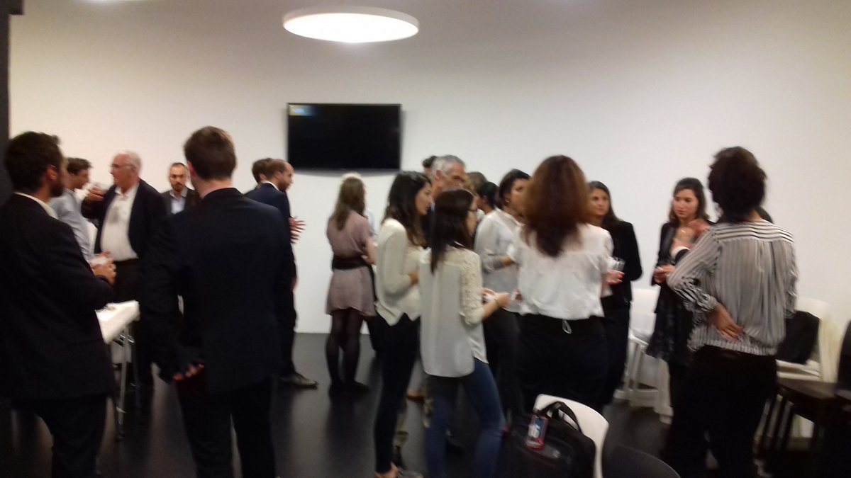 Marlene_Escure's tweet photo. Après les présentations des offres @gfiinformatique aux étudiants de l'@essec et visite du #FabLab, le cocktail 🍸🍹🍾 https://t.co/A4fBizBzri