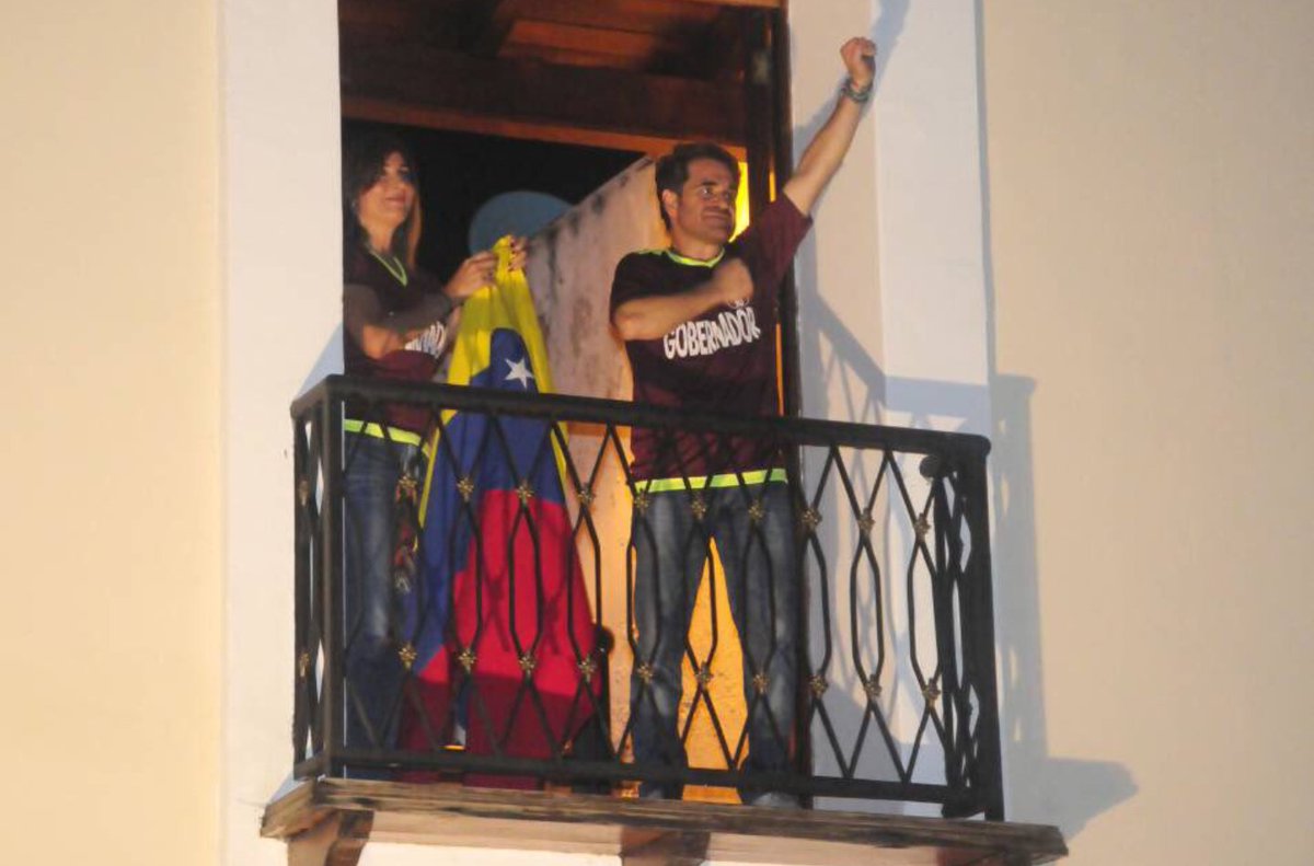 Ya se que les dije que era a las 3PM. Pero es que la pea que cargaba no era normal. Hasta droga nos metimos. Diosdado colaboró con todo.