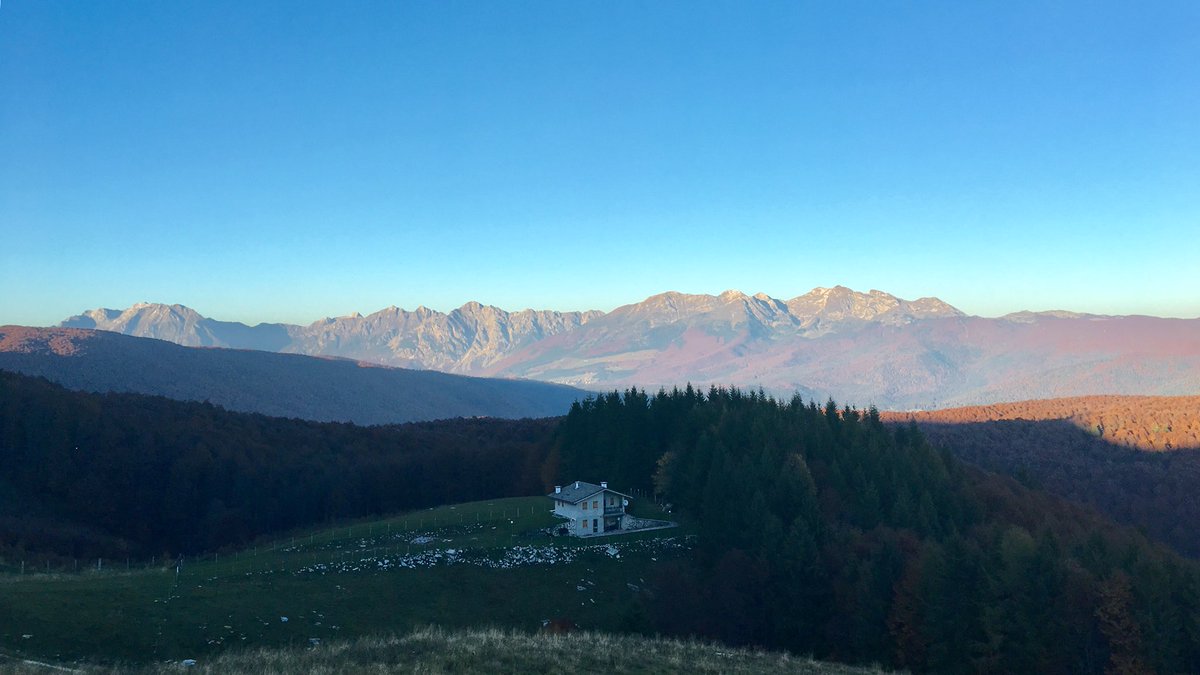 Venetissimo's tweet photo. Un estratto dell’uscita fotografica sul #Cansiglio e il monte #Pizzoc (TV), in compagnia degli amici di @Venetissimo.
Foto @FabioMalamocco https://t.co/2ATMJGKSwa