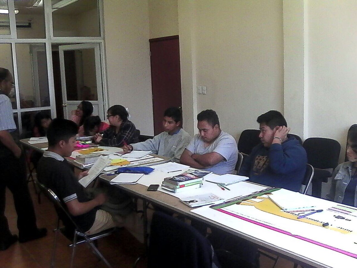 Claudiashein's tweet photo. Alumnos de la Ciberescuela Santo Tomás Ajusco, reciben asesorías de maestros capacitados. https://t.co/0U7z9vJ45e