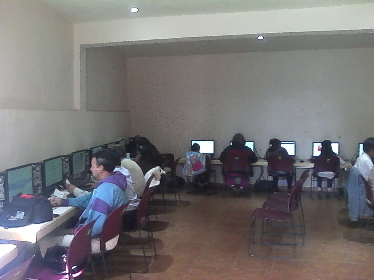 Claudiashein's tweet photo. Alumnos de la Ciberescuela Santo Tomás Ajusco, reciben asesorías de maestros capacitados. https://t.co/0U7z9vJ45e