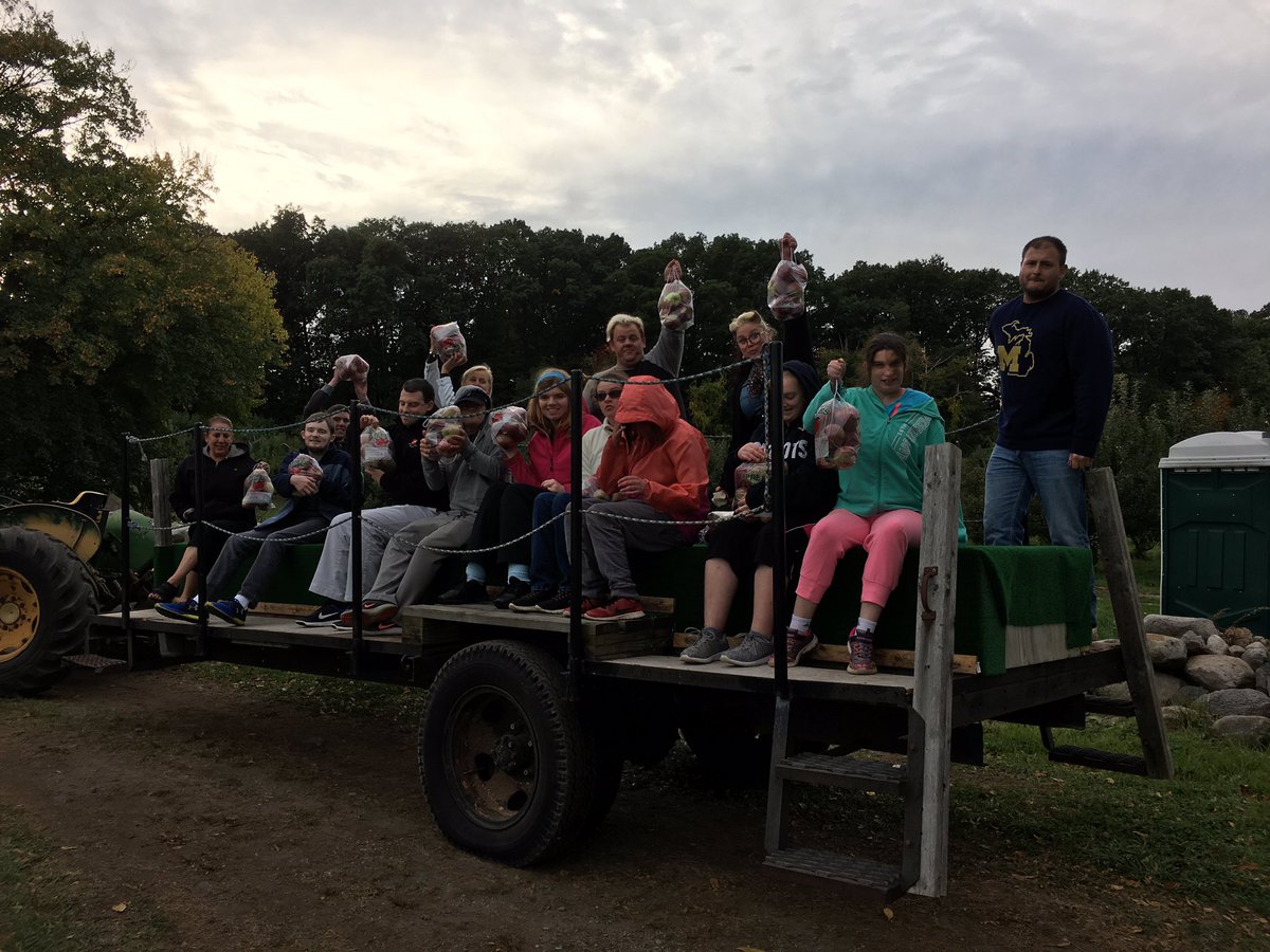 LABBBREC's tweet photo. #LABBB #Applepickers have picked there apples https://t.co/KvBFbyQpoo
