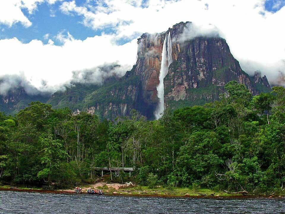 cosavedereaaa's tweet photo. Cosa vedere in #VENEZUELA? 🇻🇪 Il Salto Angel 🌎🌍🌏 #travel #wanderlust #viaggiare #saltoangel #falls #cascate #sky #landscape https://t.co/OVl1rznpWu