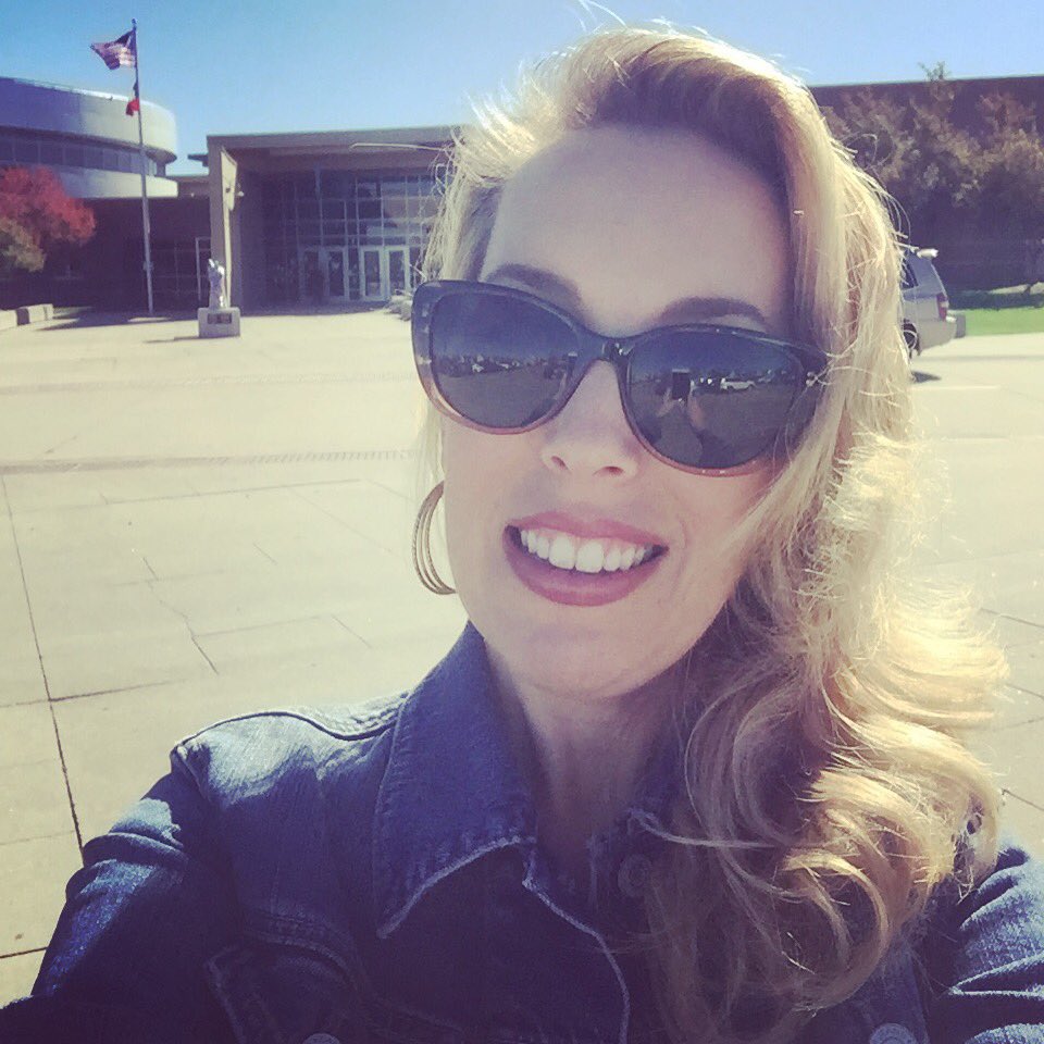 _JennyMoyer's tweet photo. Author visit time! Excited to talk about #Flashfall and writing with students at Summit Middle School! https://t.co/eRBEZDpNxW