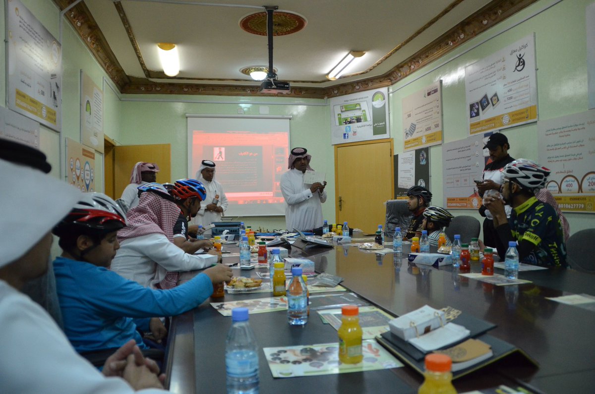 najranriders1's tweet photo. #يحدث_الان دورة كيف التعامل مع #المكفوفين بمناسبة اليوم العالمي لـ  #العصا_البيضاء #نجران_الان وحضور فريق  #دراجو_نجران
#دراج
#دراجتي https://t.co/LJlT3tICtv