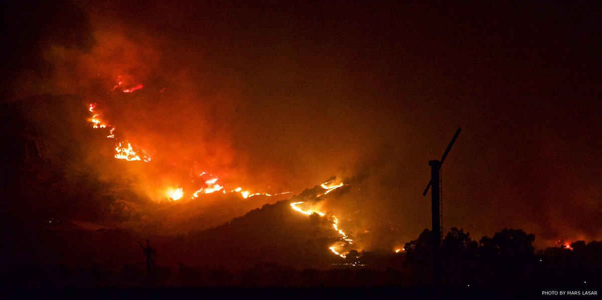 MarsLasarMusic's tweet photo. Took these shots of the #napafires a little over a week ago at 2am off the 29 in Yountville.For more photos check out my IG @marslasarstudio https://t.co/4b8pr82AJP