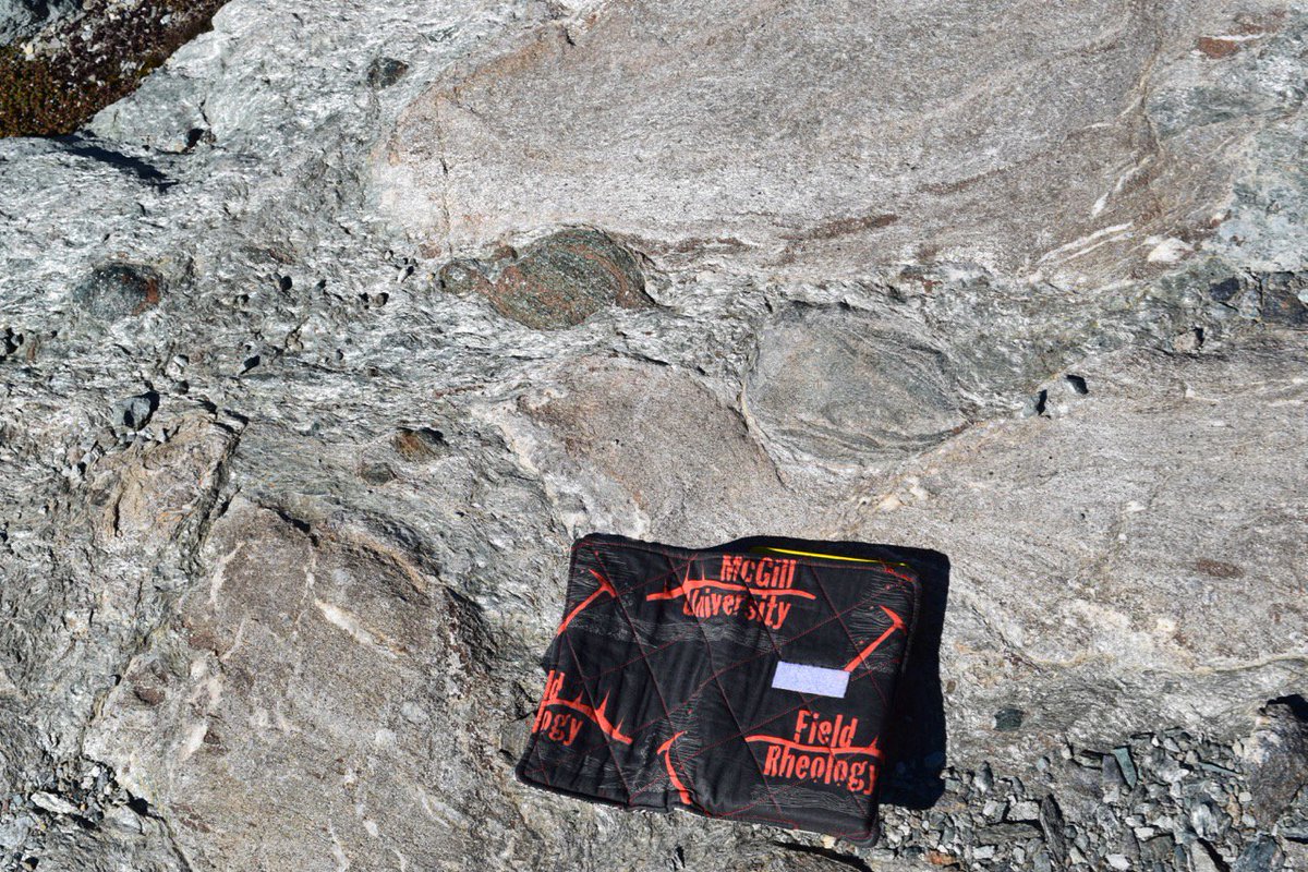 ScienceOnTheRox's tweet photo. End of #MineralMonday, almost #TectonicsTuesday. This is some crazy schist with amphibolite lenses. Scale=Notebook case sewn by @KeepItRheol https://t.co/NxJTe0aYTc