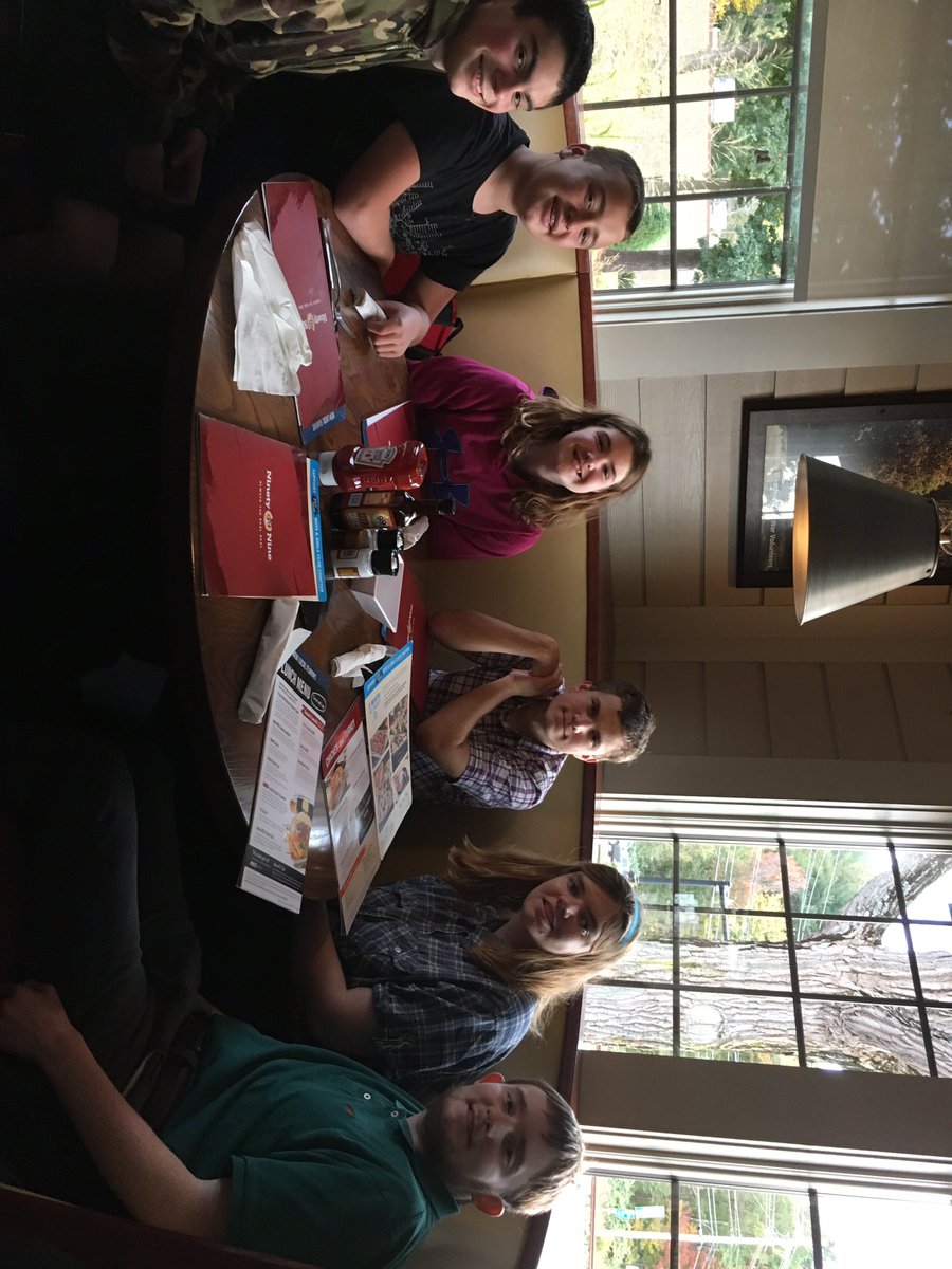 LABBBREC's tweet photo. #LABBB #Applepickers at #99 getting ready to order https://t.co/XxWr8IVZBu