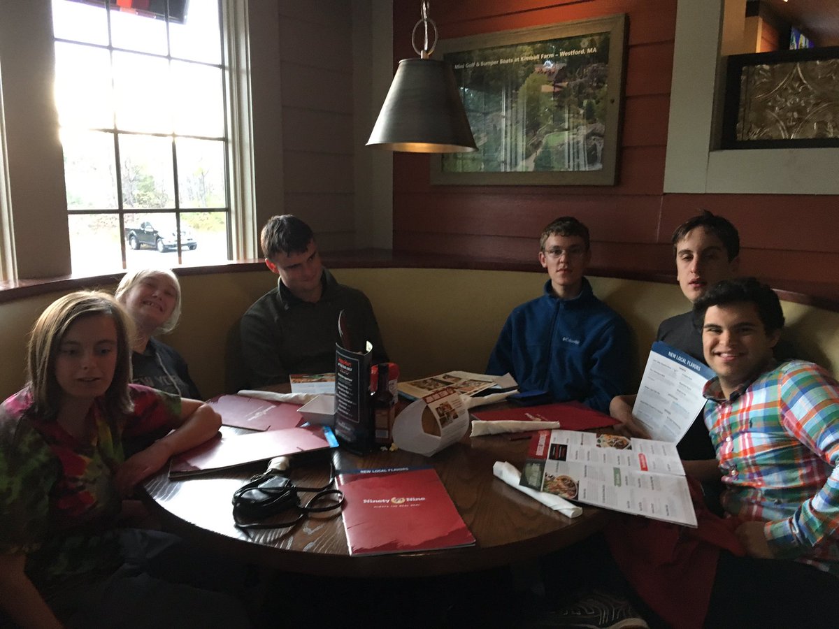LABBBREC's tweet photo. #LABBB #Applepickers at #99 getting ready to order https://t.co/XxWr8IVZBu