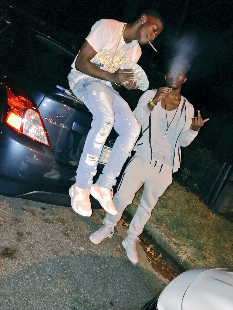 DoobieOsama's tweet photo. Hometeam We Going Global 🌎💰❄️👳🏾 #Ceo https://t.co/fiqqJ0oIng