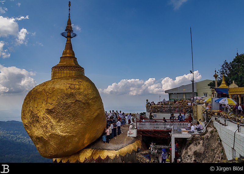 TripMyanmar's tweet photo. Amazing balancing rock challenging gravity rule at #Kyaiktiyo #Pagoda, #Myanmar. Get #Tourist_Visa  of Myanmar at https://t.co/t5MnE9jiLe https://t.co/LMSZdBHaMk