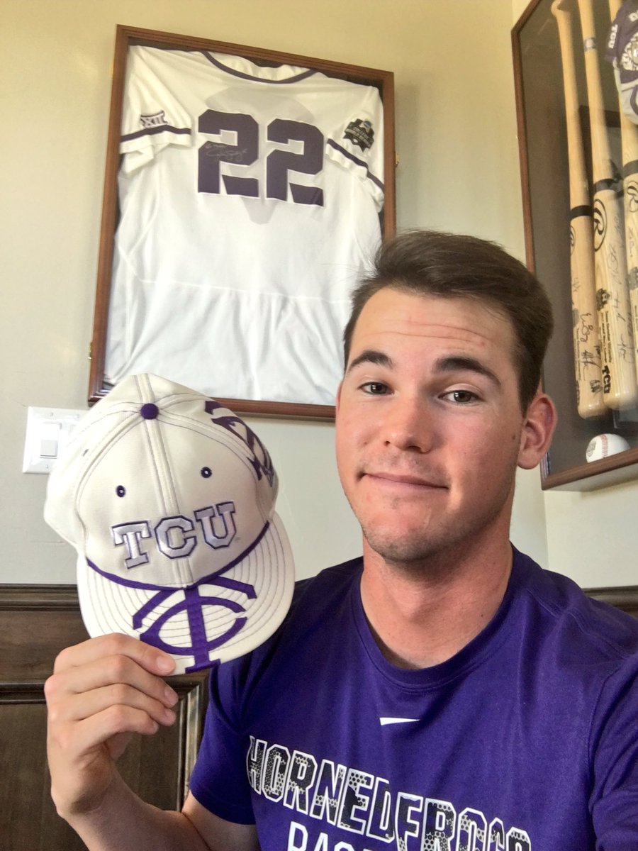 Austen_Wade's tweet image. RT to win an exclusive @NewEraCap made from a game worn jersey!
But sorry folks, I'm keeping the autographed Schloss jersey…

#ToadToThePast