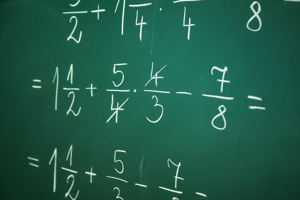 ResearchDigest's tweet photo. Kids' problems with fractions reveal fascinating link between language &amp; math https://t.co/tjdfJZbf54 https://t.co/9csraZZrcu