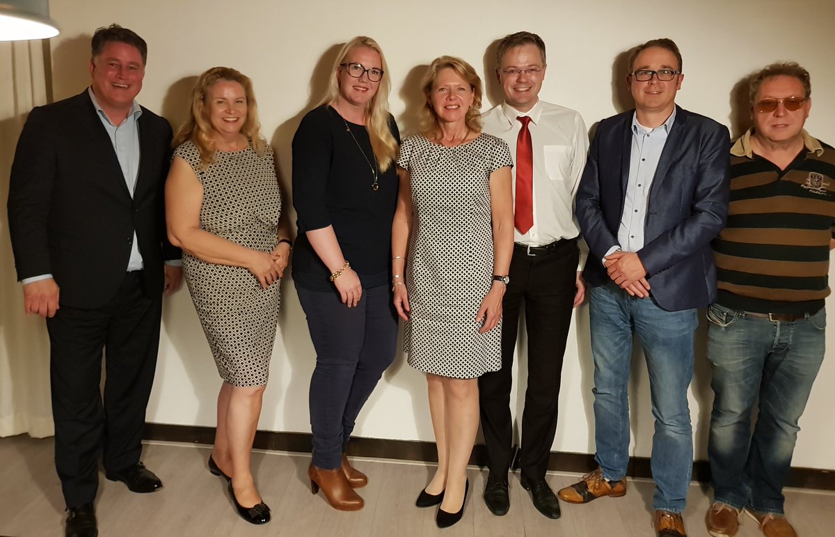 VVDLelystad's tweet photo. @VVDLelystad stelde vanavond het #Verkiezingsprogramma voor #GR18 vast. Dank aan de #programmacommissie en de indieners van amendementen! https://t.co/v3eSCa8Vox