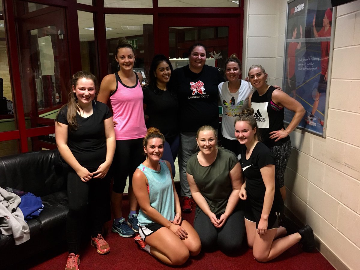 foskett_fenella's tweet photo. A brilliant 26-18 win for Team King’s this evening. Lovely to have 2 year 11 pupils join the team! #teamkings #simplenetball https://t.co/uR7YdMfNzl
