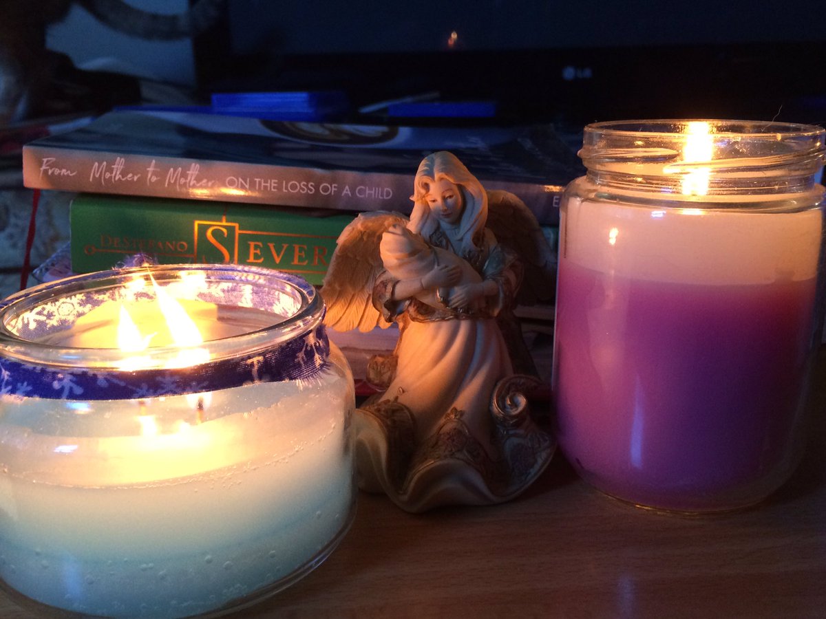 Infertile_Nanny's tweet photo. A day late, but yesterday I just couldn't. This is my 3rd #WaveOfLight & each one seems harder than the last 💔#WaveOfLight2017 #PAIL 👼🏼💙👼🏼💗 https://t.co/qpoCM9drYD