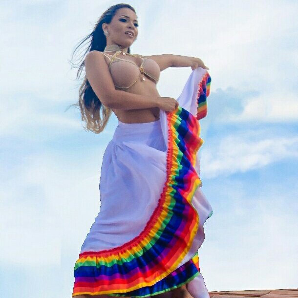 CarlaMaues's tweet photo. #NewProfilePic Vem pra #Minhatribo #Musica #músicaparaense #carlamaues https://t.co/LdMtBsVWvJ