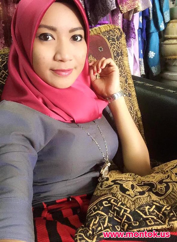 Selingkuh Dengan Pegawai Toko Batik dlvr.it/Pw04Np