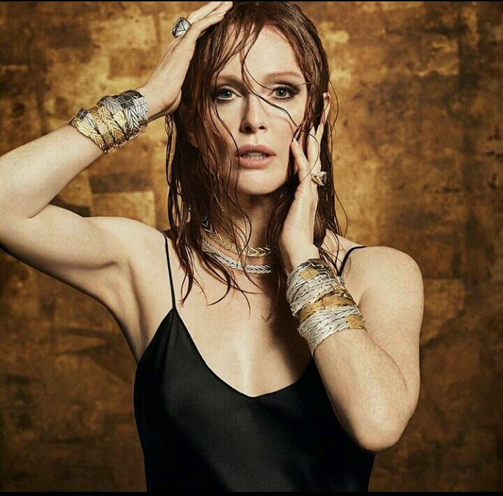 credits: @ohmygoshmoore