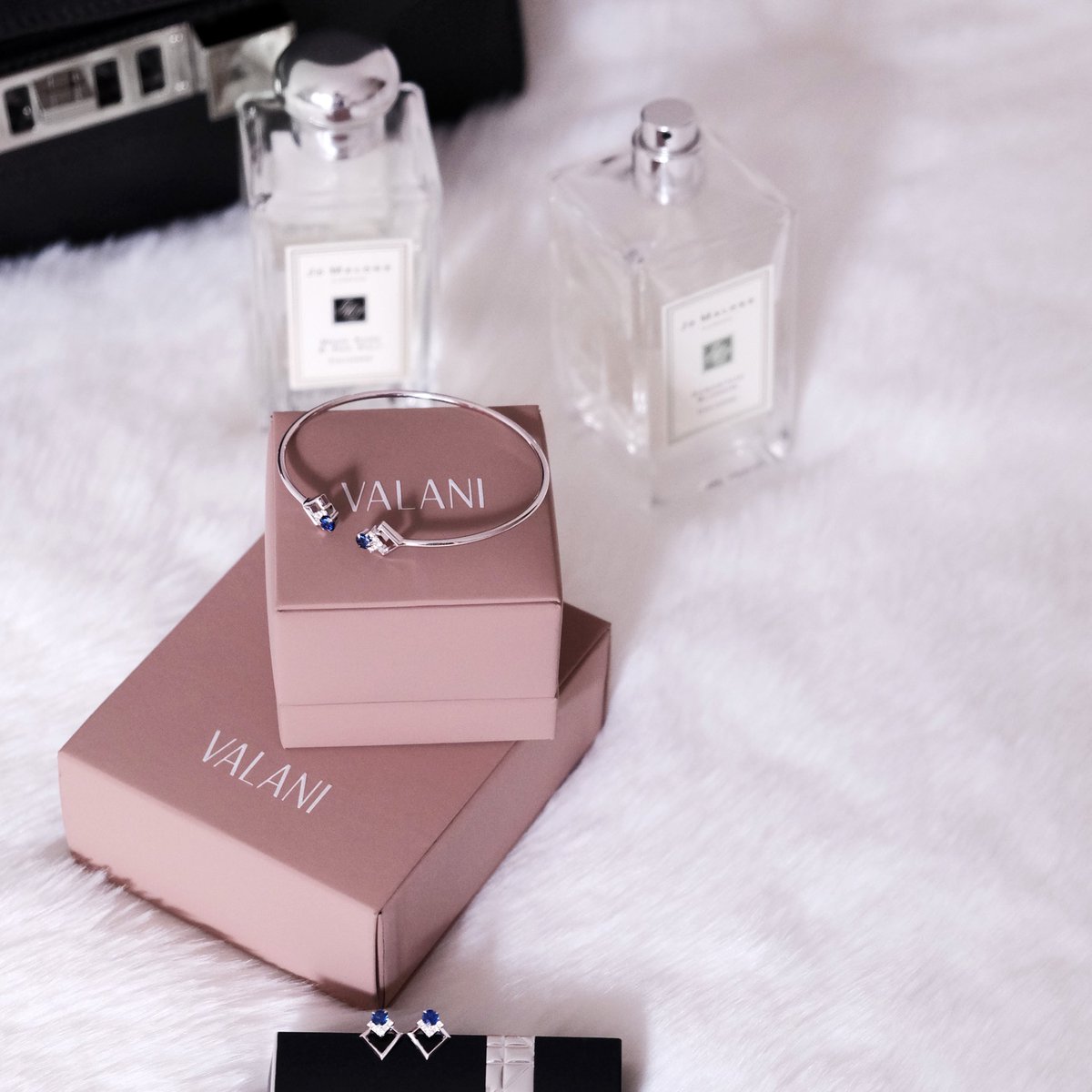 valaninyc's tweet photo. A hint of what's to come💎✨ 
#Valani #MondayMotivation
Shop Sapphire: https://t.co/207nQXXjuj https://t.co/Lumt4JPuWN