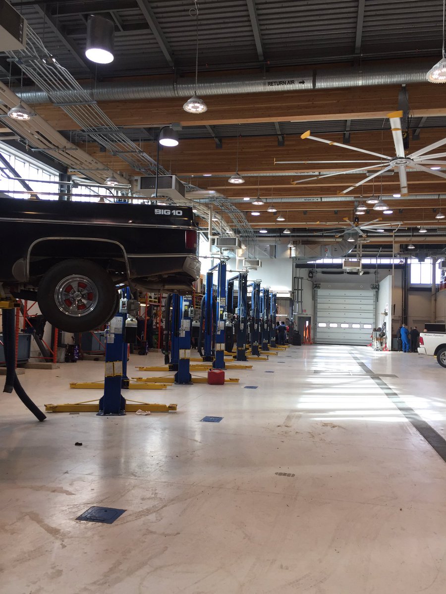 LCICareerNews's tweet photo. Thanks for the great day @LethCollege. The students enjoyed the tour and learning hands on skills #collegecruisin #trades #lci @LethSD51 https://t.co/9v2ltXqaDl