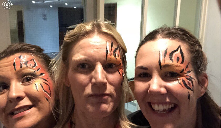 RPSWilberforce's tweet photo. Loving the tiger print #herecomethegirls https://t.co/YLSpea0gPk