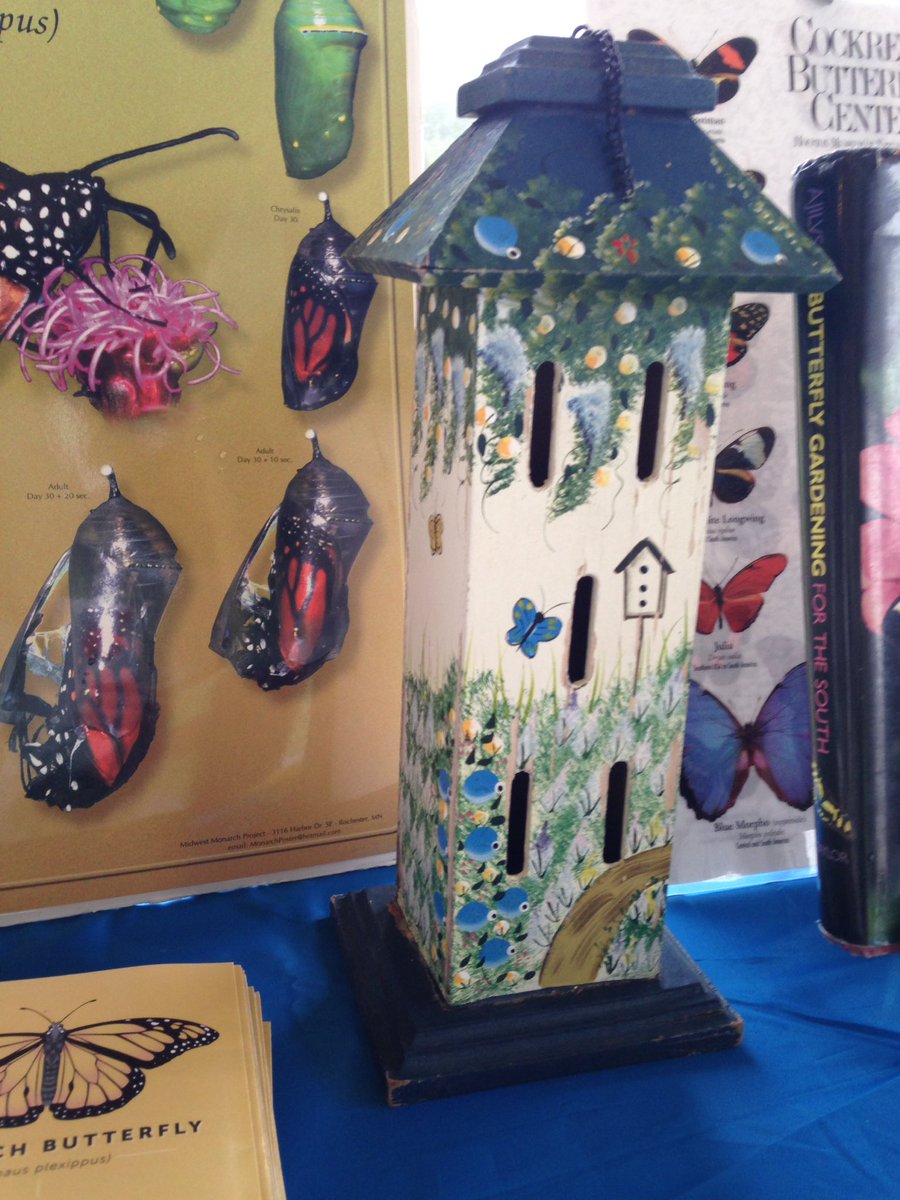 JrGardenista's tweet photo. Our #pollination exhibits were a hit with kids at our new nature center! #youthgardening #butterfly #kidsgardening #MiniJardineros https://t.co/eZTAeLavAH