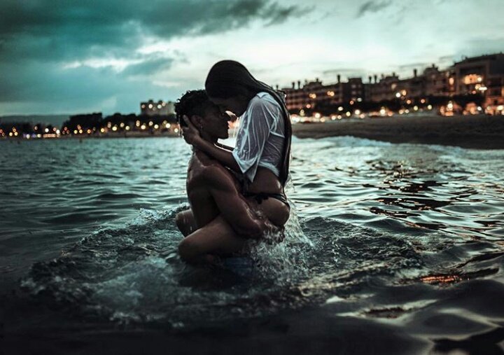 LivdeOlivia's tweet photo. 🌙 Hacer el amor también es reír juntos. https://t.co/xLNbBIzpYj