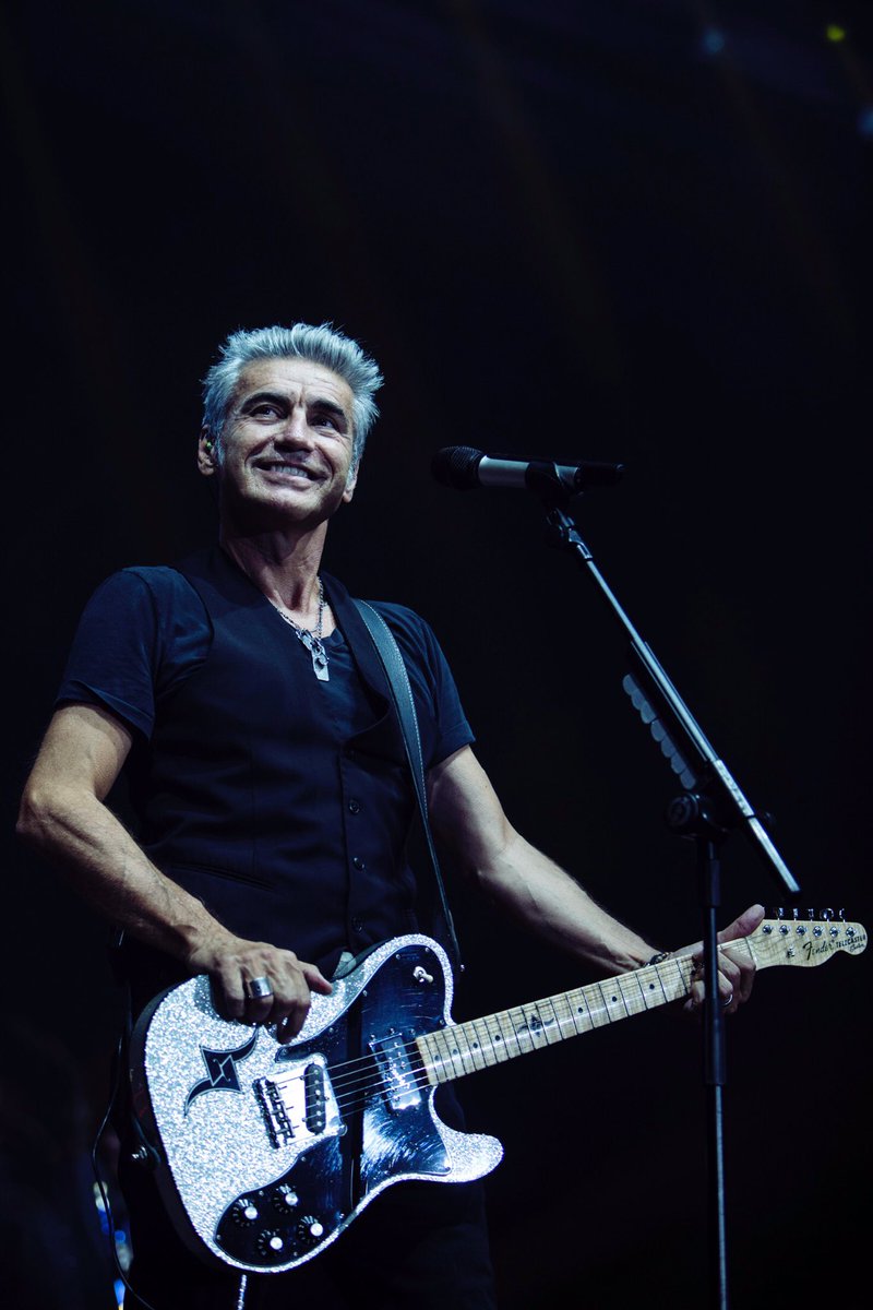 ligabue's tweet photo. Ancona, grazie! Averne dei lunedì così, averne...
#MadeInItalyTour https://t.co/xiH17vKHtl
