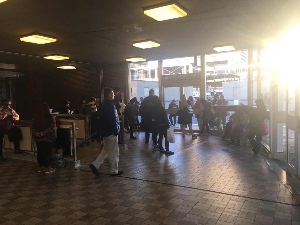 EdwardSkira's tweet photo. @bradTTC why does one need to wait half an hour during rush hour for Senlac bus? Board says 10 minutes, hits zero then 18 yet no bus. https://t.co/G3kyD9Dolf