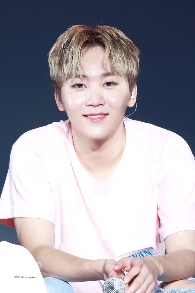 💐#승관

너는 정말 예쁘구나 내가 본 것 중에 가장 예쁘다 

/황인찬, 유독