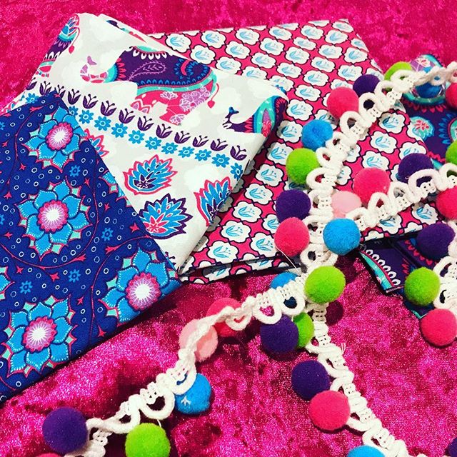 sewatheart's tweet photo. Peek of a project in progress #sewing #christmas #velvet #pompoms #fabric https://t.co/uch4jOEU7N