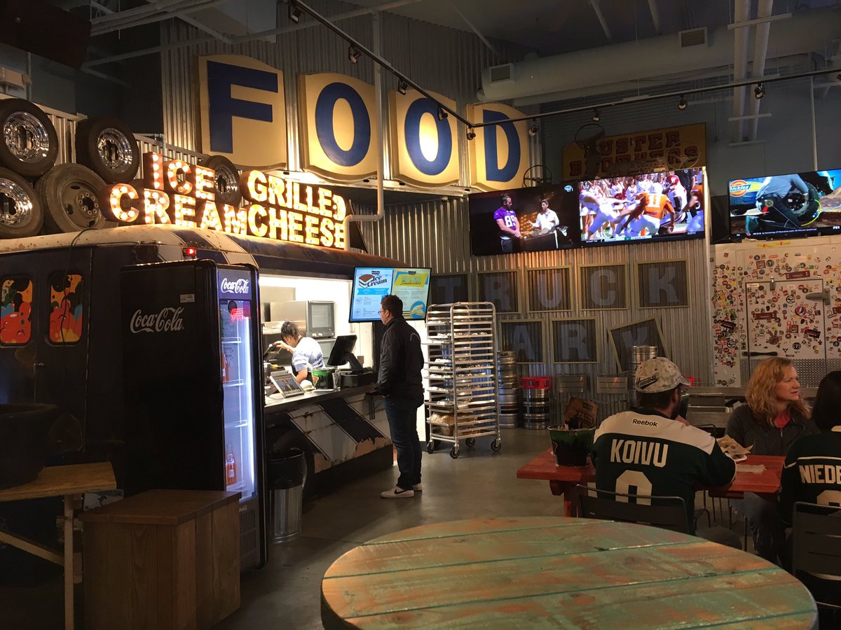 HannahCornish3's tweet photo. 7th Street Truck Park opened this summer in St Paul. Only a block from @XcelEnergyCtr it was filled with wild fans for home opener #UMDJour https://t.co/3j4pDsYfB0