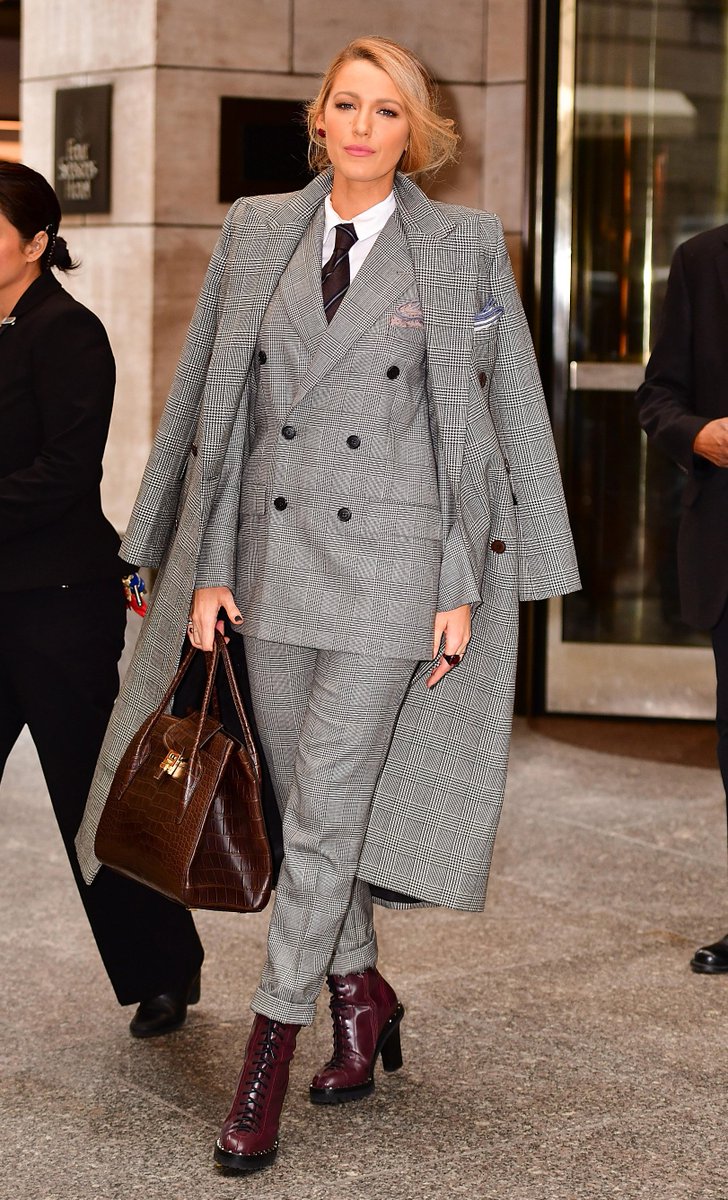fashionist_club's tweet photo. .BlakeLively wears a look from the Ralph Lauren Fall 2017 Collection in Manhattan. #RLFall2017 https://t.co/ddl71IoB1Z