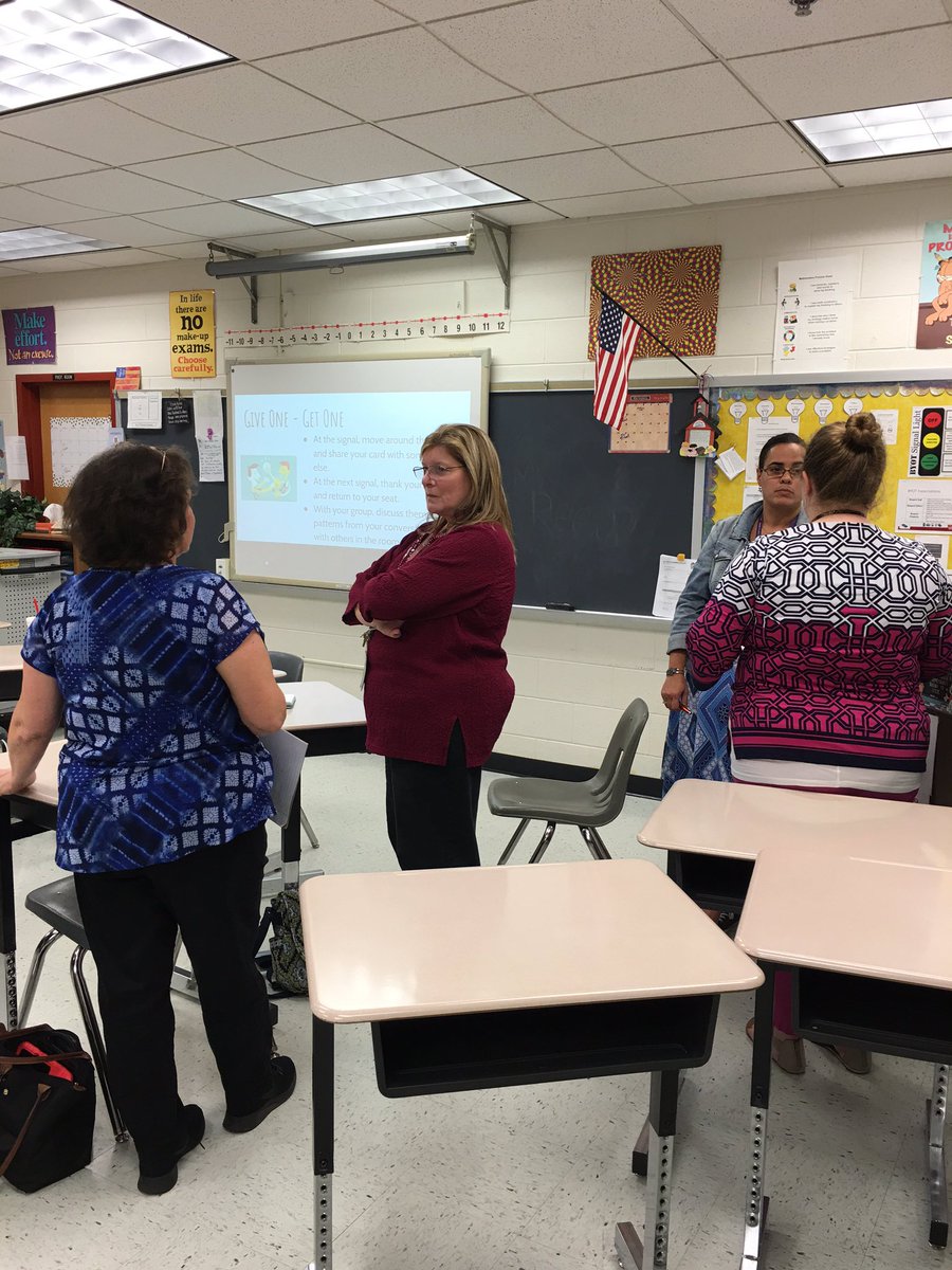 finnegan54321's tweet image. Sterling Cluster engaged in shifting Math learning &facilitating! @joboaler @NicoleAkersLCPS #visualpatterns #mathrocks #mathtasksforthewin