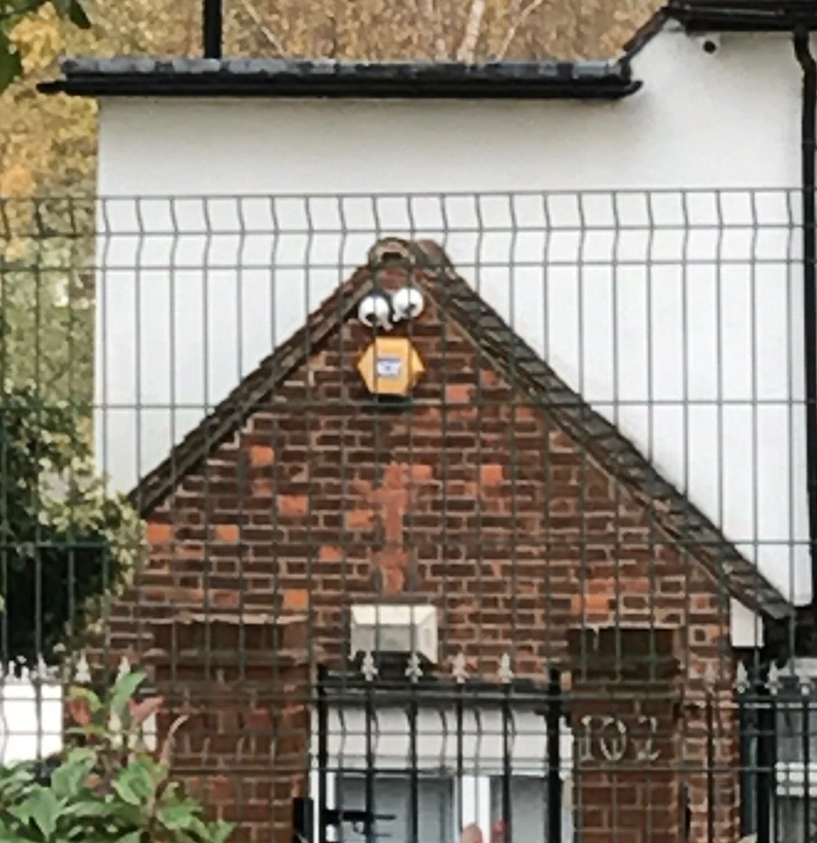MarkTRae's tweet photo. My son has been shouting "Bear, bear, bear!" at this house. Today I finally got it. #Housebear https://t.co/GhtejkG4Ai