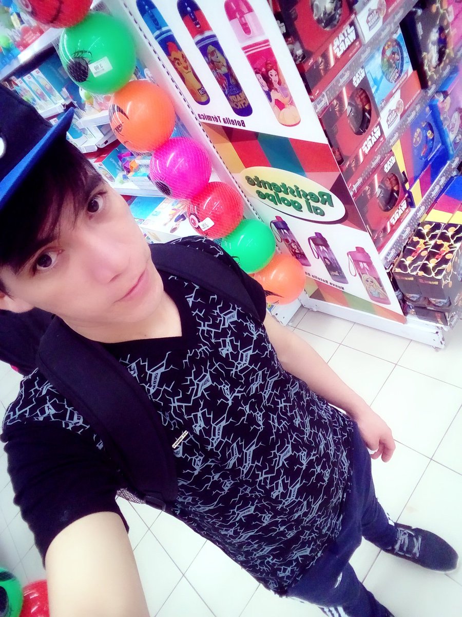 AndyShow1528's tweet photo. #LunesDeGanarSeguidores #GanarSeguidores #FelizLunes un lindo regalo 🎁 gracias a ustedes x el cariño 😊 😃 😘 https://t.co/z2D6zORBzi