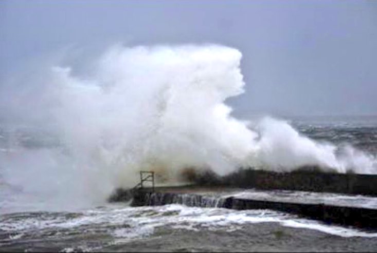 Apparently this was Port Charlotte pier today #prayforIslay #ophelia