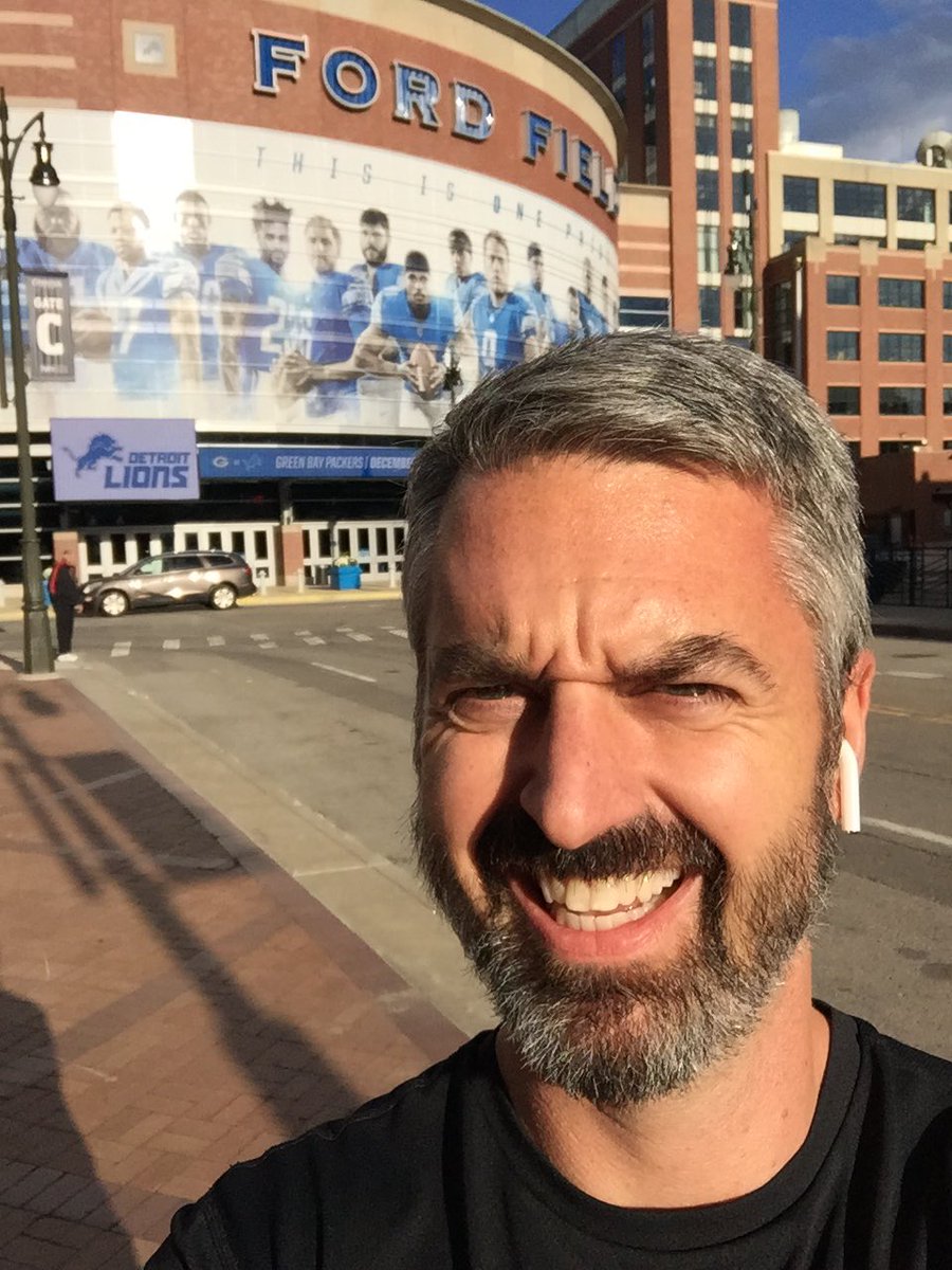JWKuebler's tweet photo. Passing by some Detroit's finest landmarks at #DSLR17 #teampirority https://t.co/djSbpd8FoC