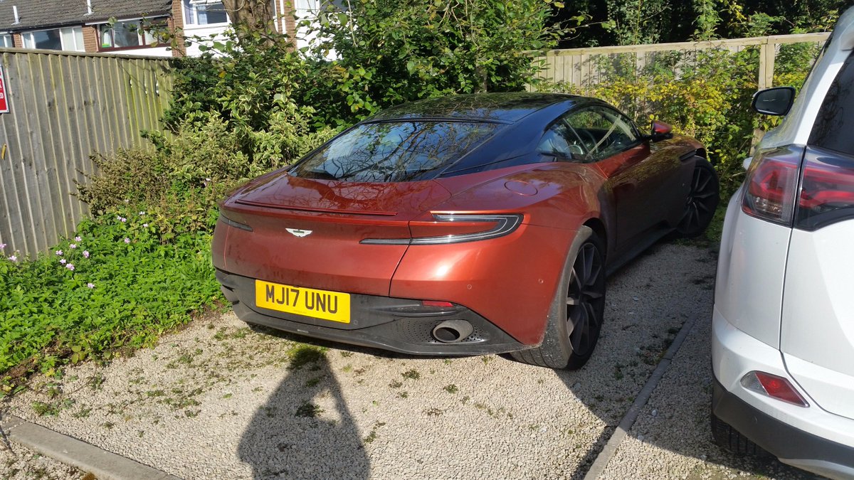 Mclhondamp4421's tweet photo. @simonscarspots spots around cheshire yesterday and today #teslap85d #triumphstag #db11 #mk3capri https://t.co/aQCGUocWDq