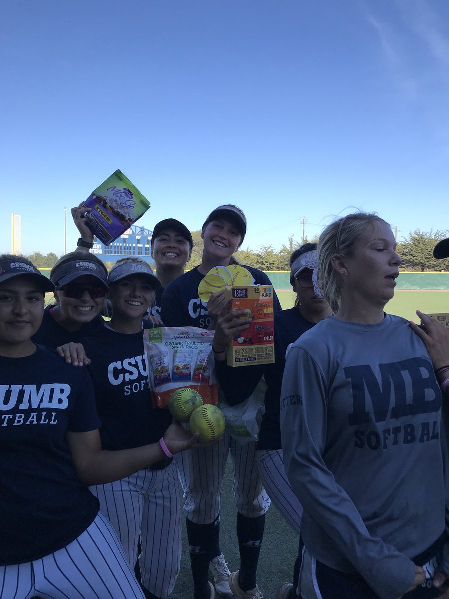 Also, huge shoutout to Men’s Cross Country for bringing our team snacks and writing us notes! You guys are greatly appreciated!!