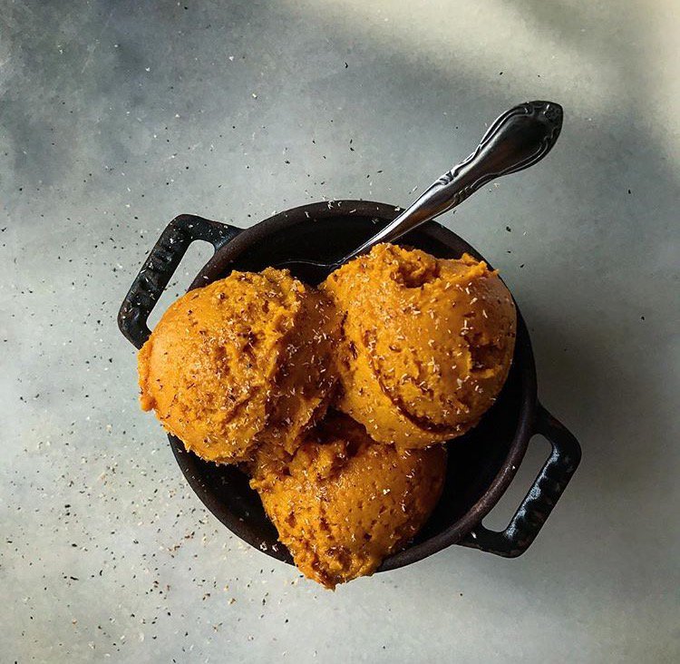 Pumpkin Tahini Ice Cream is here to stay 🎃🍂 📸 @justinbsamson